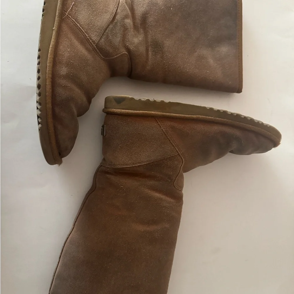 UGG real shearling suede leather Winter Boots with Side Zipper. Size: 8